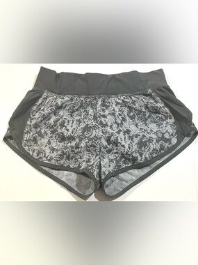 Under Armour Launch Printed Womens Shorts Grey Speedpocket HeatGear Running